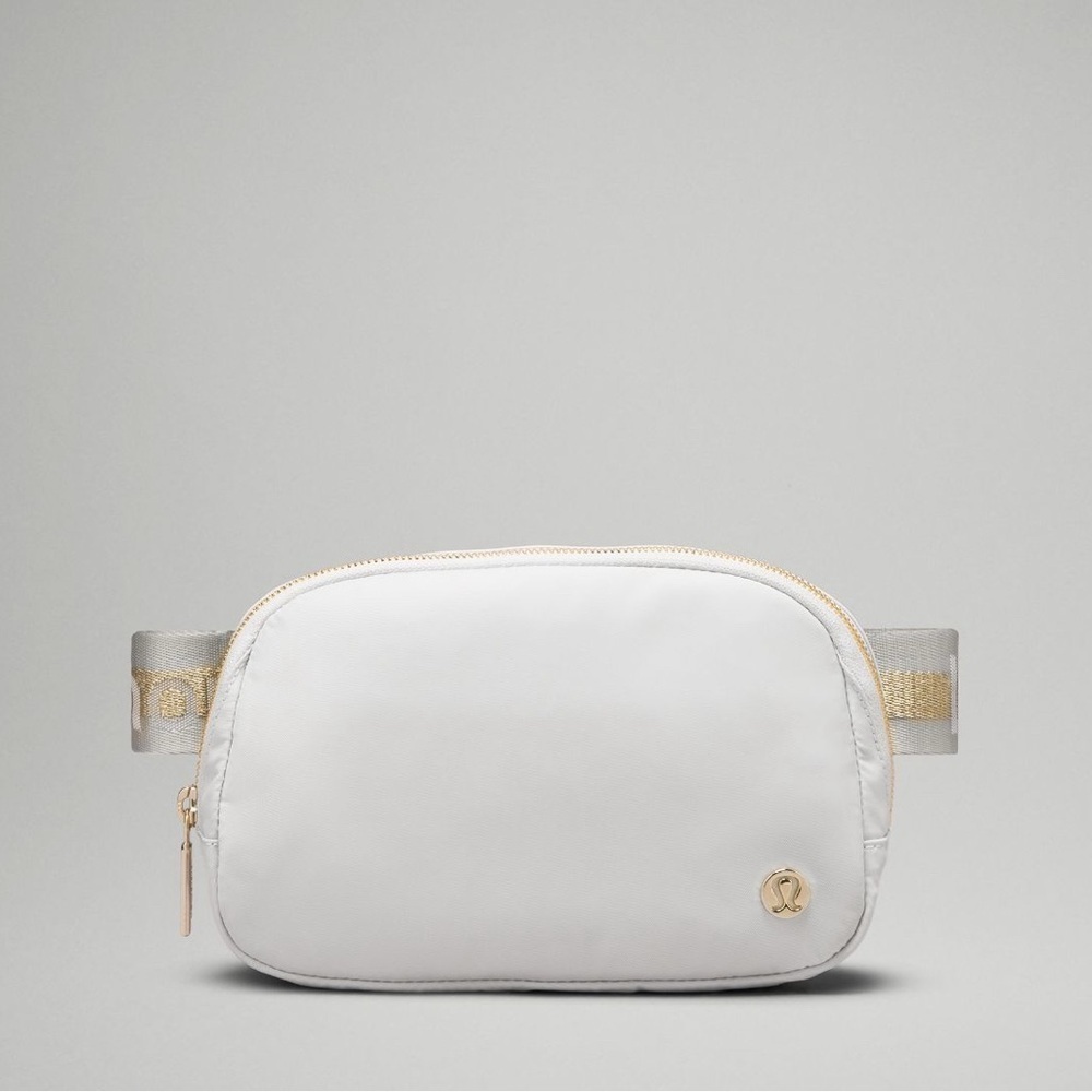 NEW LULULEMON EVERYWHERE BELT BAG WORDMARK VAPOR/GOLD/SILVER
